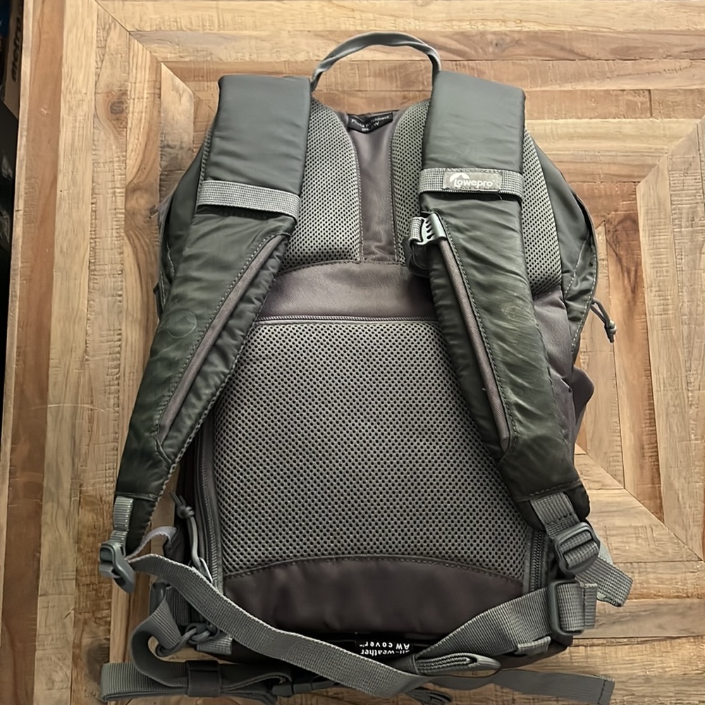 Lowepro camera backpack - Picture 4 of 4